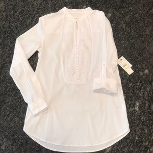 laundry by Shelli Segal crisp white shirt.